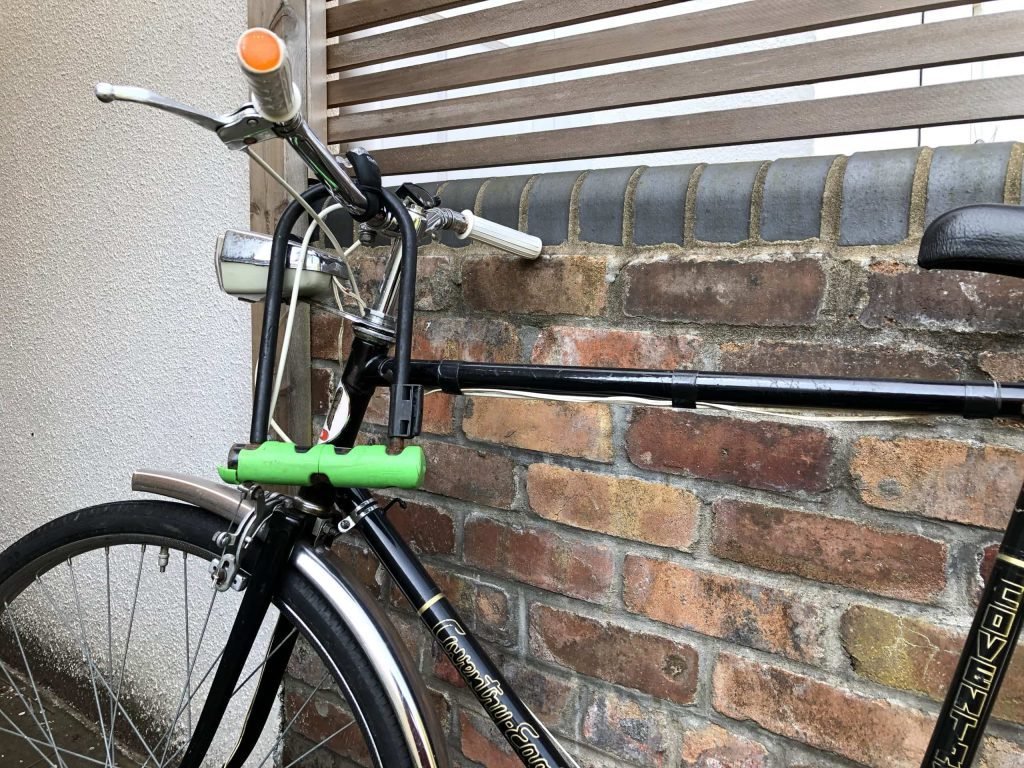 where to put your bike lock when riding, over the handlebars