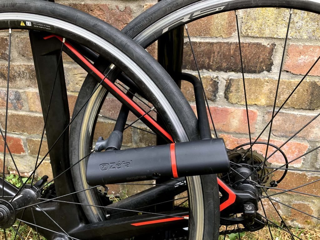 How to lock your bike with the Zefal K-Traz U17