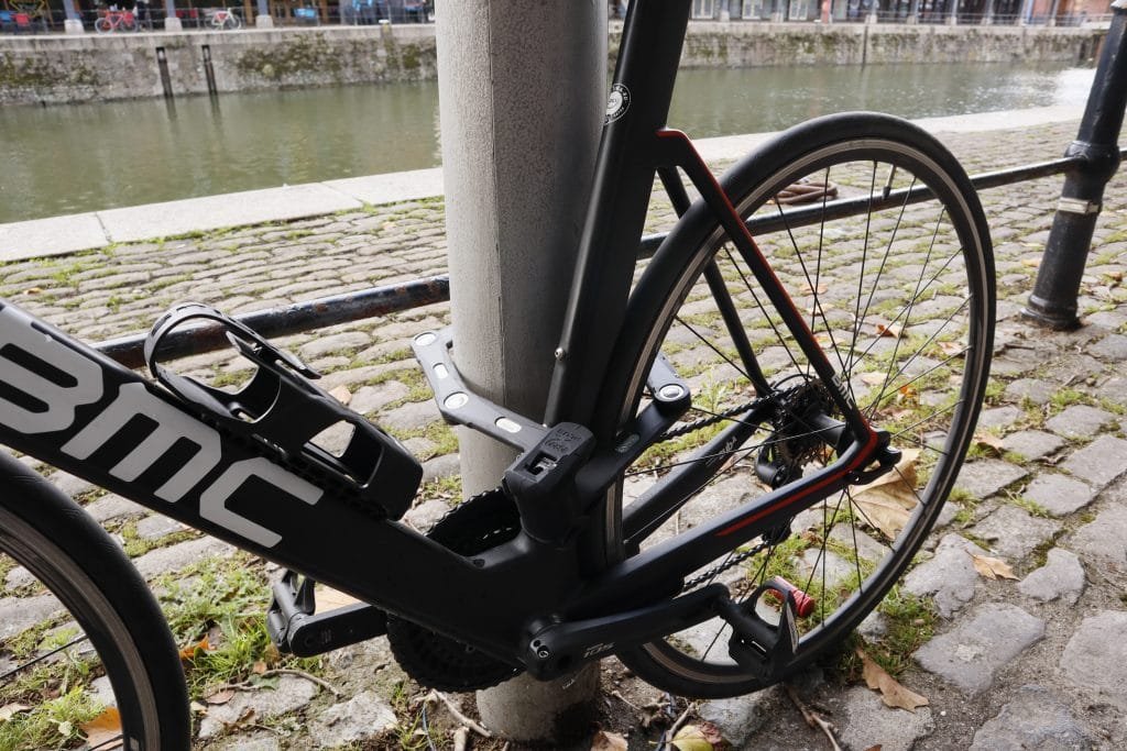 Locking bike to lampost with ABUS Bordo Granit X-Plus 6500
