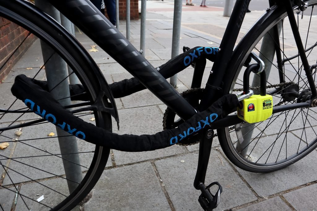 How to lock a bicycle with the Oxford Boss Alarm Disc Lock