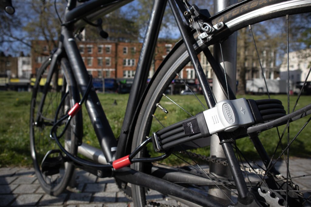 how to lock your bike with the LITELOK GO-O