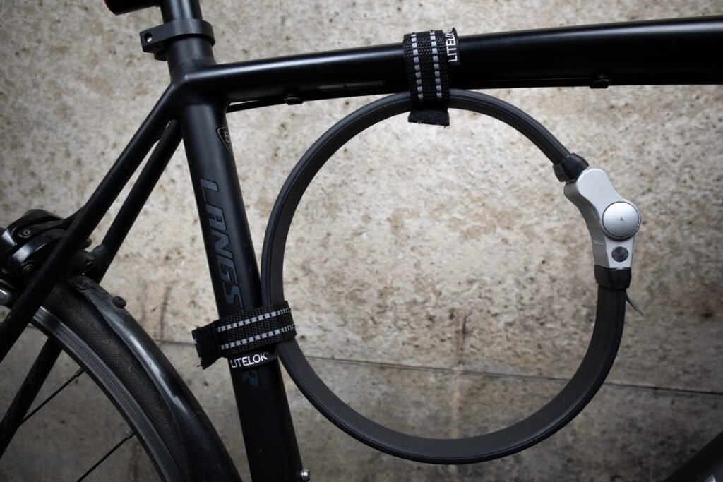 LITELOK GO-O Mounted to bike with frame straps